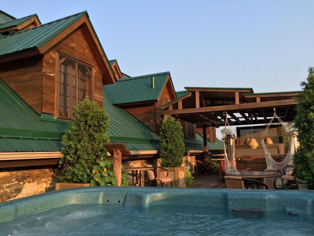 Отель Manoir Ramezay Marieville Экстерьер фото