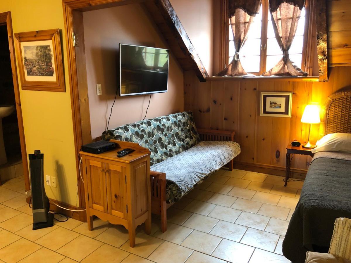 Отель Manoir Ramezay Marieville Экстерьер фото